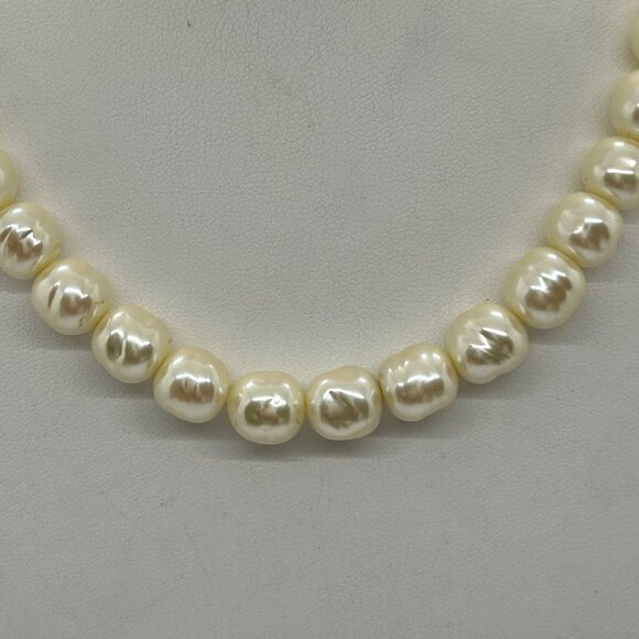 Vintage Faux Baroque Pearl Choker Necklace 15" With Box Clasp Elegant - Picture 2 of 16